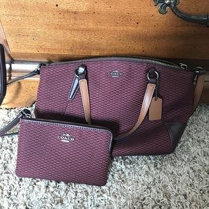 Coach w/authenticity with coin purse maroon